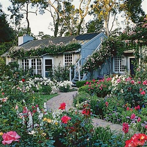 33 Stunning Cottage Style Garden Ideas To Create The Perfect Spot 19
