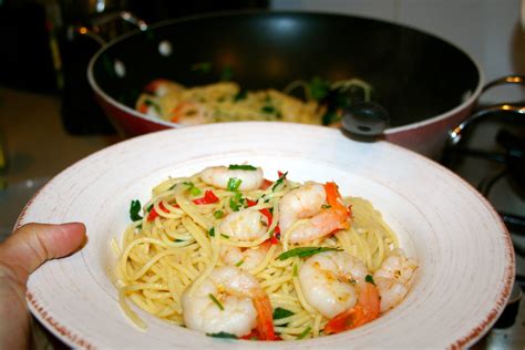 Yuk, kreasikan sajian khas italian dengan saus ala indonesia. Resep Cara Membuat Spaghetti Udang Pedas - Resep Masakan Dapur Arie