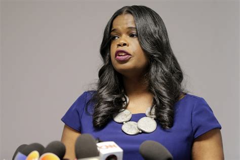 Chicago Prosecutor Kim Foxx Defends Decision To Drop Jussie Smolletts Charges
