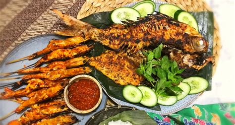 Ikan bakar menjadi salah satu hidangan khas nusantara yang disukai semua orang. Bali Jimbaran Style Ikan Bakar | Asian Inspirations