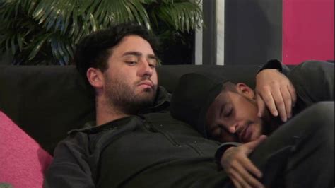 Big Brother 2016 Ryan Ruckledge And Hughie Maughan Kiss During A