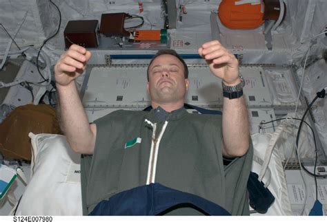 How Do Astronauts Sleep In Space Vlrengbr