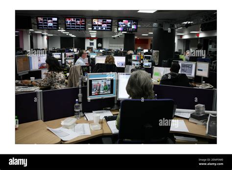Channel 4 Newsroom And Studio Jon Snow And Colleges Prepare For The