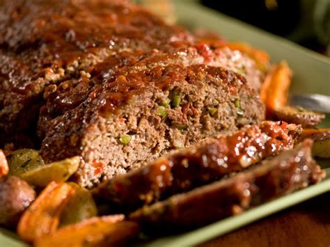 Fill your meatloaf pan half full and make a canal down the center. Not just another recipe blog... I hope!: Old-Fashioned Meat Loaf