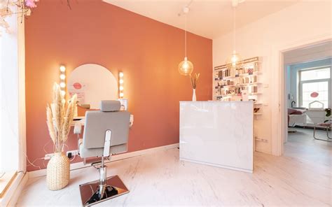 Die wohnung ist komplett neu saniert, wc/bad neu gefliest sowie küche und neuer bodenbelag. Microblading in Harburg, Hamburg - Treatwell