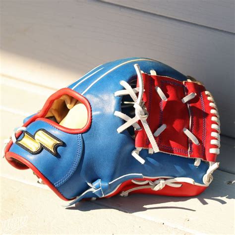 Jun 04, 2021 · baez bounces to pittsburgh third baseman erik gonzalez, who throws wide to craig at first, but not so wide he couldn't catch it and tag baez out if only baez had continued running toward him. Bo Bichette's SSK Ikigai "Baez Puerto Rico" Glove - What Pros Wear | Gloves, How to wear ...