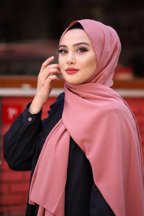 Pin By Ladjim On Mariamne Beautiful Arab Women Hijabi Style Hijabi Fashion
