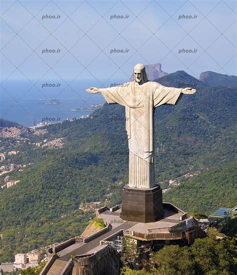 عکس مجسمه عیسی مسیح در شهر ریودوژانیرو برزیل عکس با کیفیت و تصاویر استوک حرفه ای