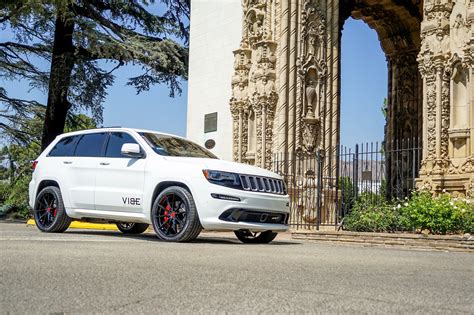 White Jeep Grand Cherokee Looks Exactly As Tough As It Should — Carid