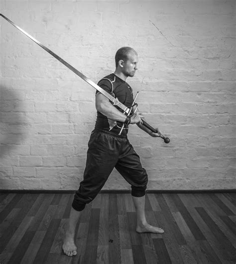 Art Of The Two Handed Sword The Guards Sword Poses Historical