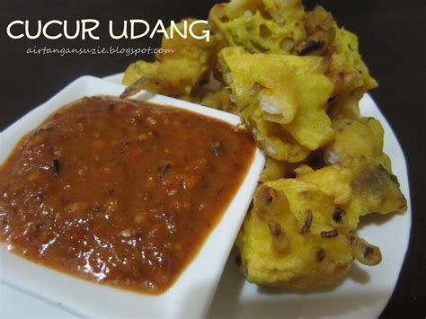 Akan berbagi resep cara membuat sate ayam saus kacang yang enak, dan yang pasti cara buatnya simpel dan gak ribet Cucur Udang Kuah Kacang