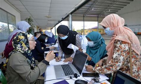 Malaysia merupakan salah satu negara tetangga indonesia. Klinik e-Census bantu pelaksanaan banci penduduk dan ...