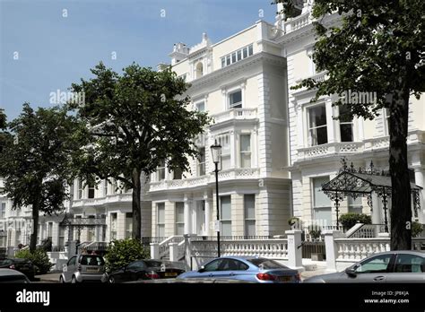 Row Of Luxury Terraced Homes In Holland Park West London W11 Uk Kathy