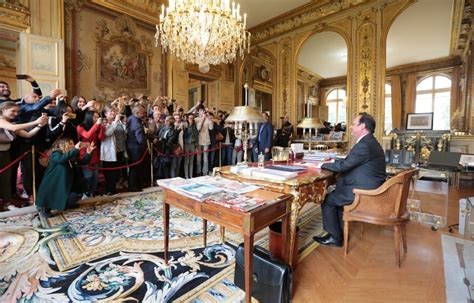 Video La Photo Gênante De François Hollande à Lelysée Pendant Les