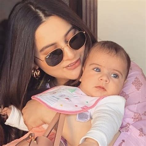 Latest Beautiful Clicks Of Aiman With Her Daughter Amal Muneeb