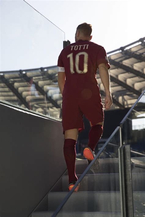 ˈroːma), is an italian professional football club based in rome. AS Roma Derby kit 2016-17 - Nike News