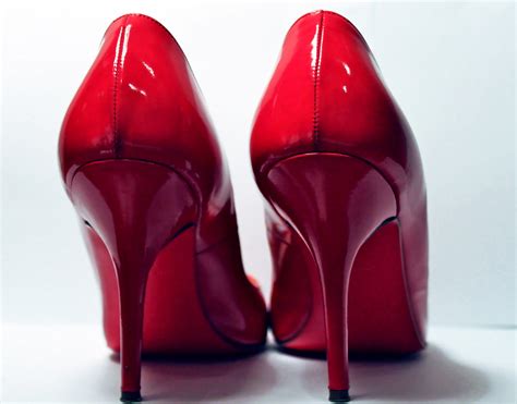 wallpaper red high heels louboutin 1024x803 812947 hd wallpapers wallhere
