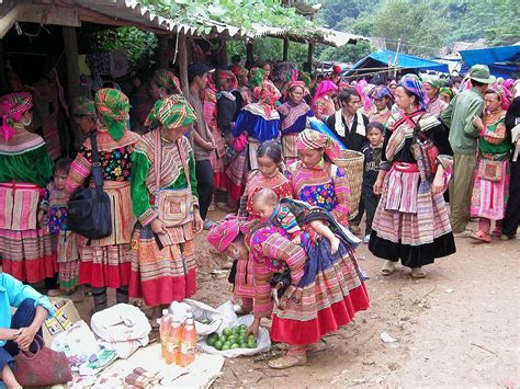 hmong-fashion,-southeast-asia-travel,-hmong-people