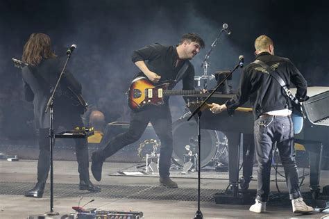 Review Mumford And Sons Kick Off Us Tour With A Sold Out Show In South