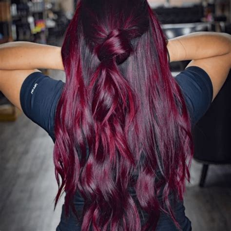 Vermelho marsala: como atingir o tom ideal nos cabelos e renovar o visual