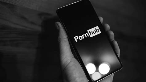 youtube vs pornhub bannato il canale techradar
