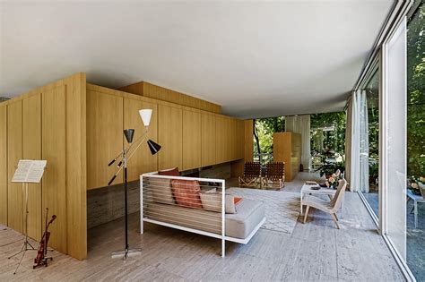 Miess Iconic Farnsworth House Goes Back To Its Original Interiors For