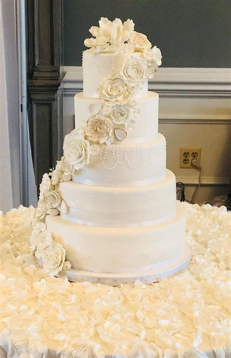 Classy Elegance Wedding Cake Decorated Cake By Tiffany Cakesdecor