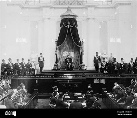Le Roi Fuad I A Ouvert Le Nouveau Parlement égyptien Dans LÉtat Au Milieu De Scènes