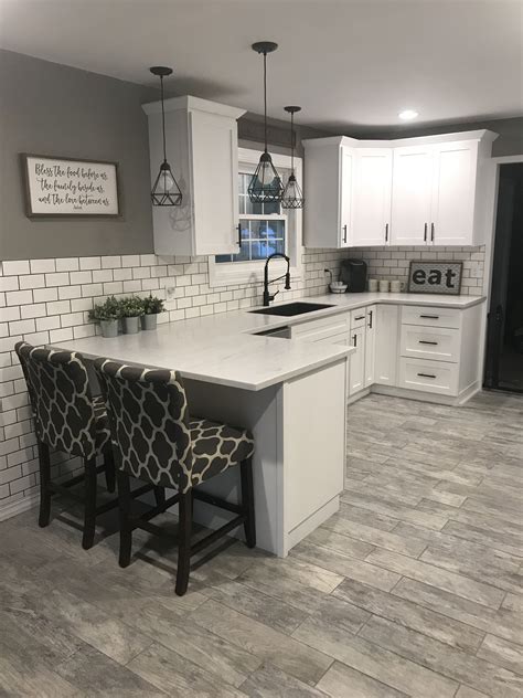 White shaker cabinetry with black countertops and glass by south shore decorating. 20+ Kitchen Basement Ideas (Basement Kitchenette Bar ...