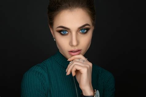 Face Woman Girl Model Stare Blue Eyes Wallpaper Cool