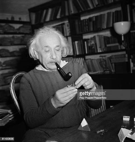 Albert Einstein Pipe Fotografias E Filmes Do Acervo Getty Images
