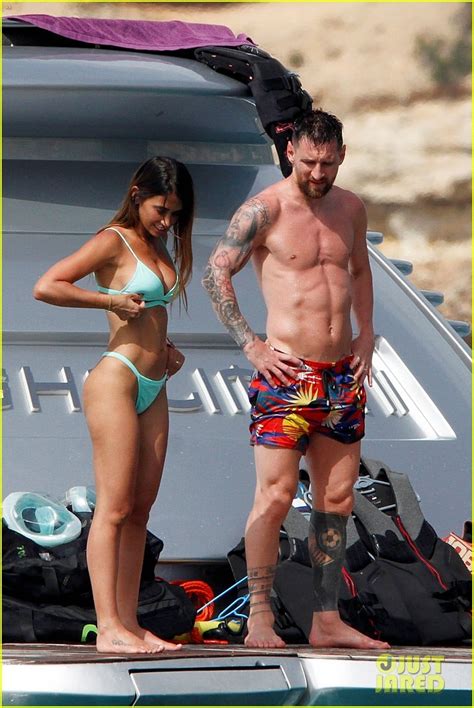 lionel messi spotted enjoying a yacht day with wife antonela roccuzzo and friends photo 4778953