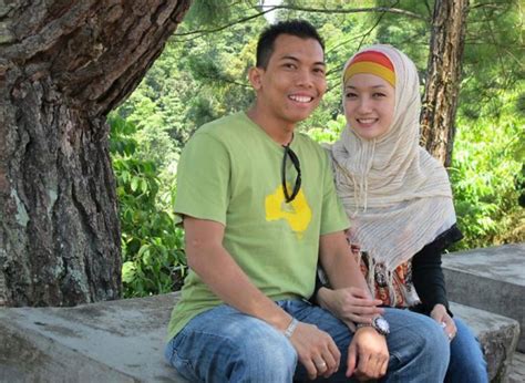 Kadang juga pernah kok berkhayal dan saya bersyukur, kemandirian secara finansial membuat saya bisa mengambil keputusan untuk. Mualaf Wanita Ini Pegang Pesanan Arwah Suaminya-"Kalau ...