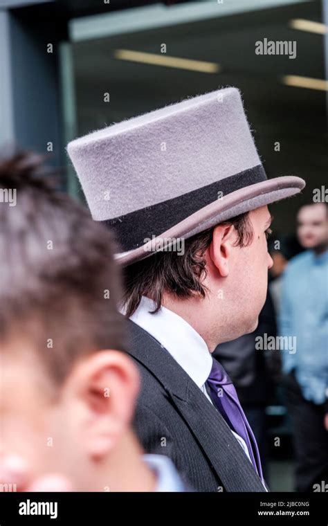Men Wearing Suit Top Hat Hi Res Stock Photography And Images Alamy