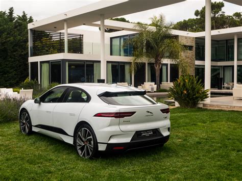 It differs from solid fuji white thanks to hints of silver in the paintwork. Forget about that Tesla—the Jaguar I-Pace is the most compelling EV yet | Ars Technica