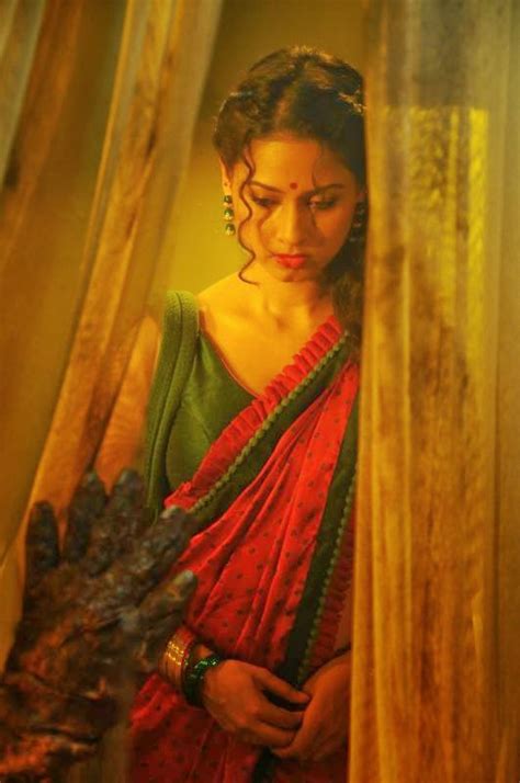 Pooja Umashankar Hot Saree Photos In Vidiyum Mun Movie Site Title