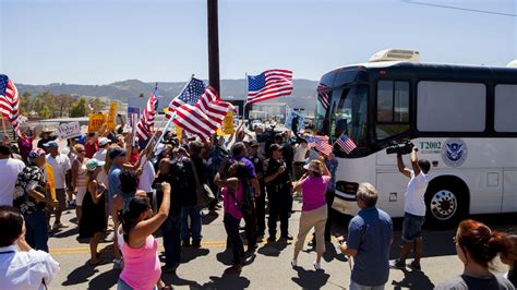 Protesters Turn Back Buses Of Immigrant Detainees Near San Diego The