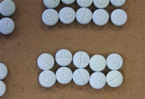 Fentanyl Opioid Painkiller Overdose Deaths Have Skyrocketed Cbs News