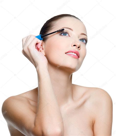 Attractive Woman Applying Mascara On Eyelashes — Stock Photo