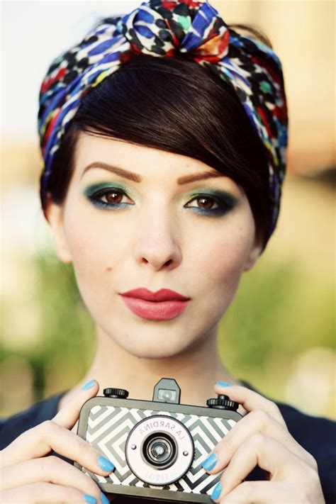 Du bandeau pour bébé au bandeau magique pour jeunes filles en passant par le bandeau chignon ou le serre tête, chaque fille trouvera dans notre boutique le bandeau qui lui convient pour réussir sa coiffure. Quel type de bandeau cheveux pour votre coiffure