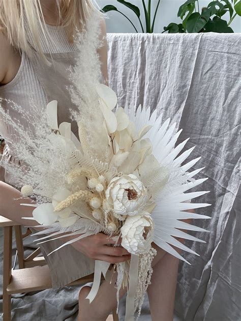 White Pampas Grass And Anahaw Tree Fan Palm Leaf Bridal Bouquet Etsy