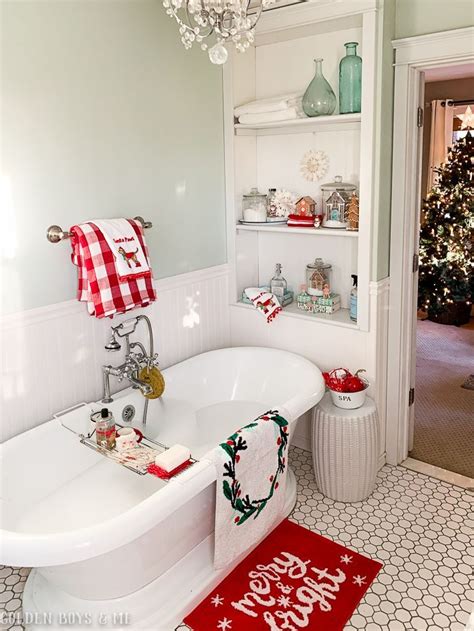 Do you have extra holiday decor that just doesn't seem to fit anywhere else in the home? Holiday Housewalk 2018 | Christmas bathroom decor ...