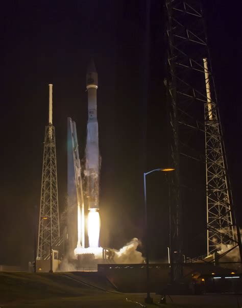 Stunning Astrophoto Captures Awe Inspiring NASA Rocket Launch Amidst ...