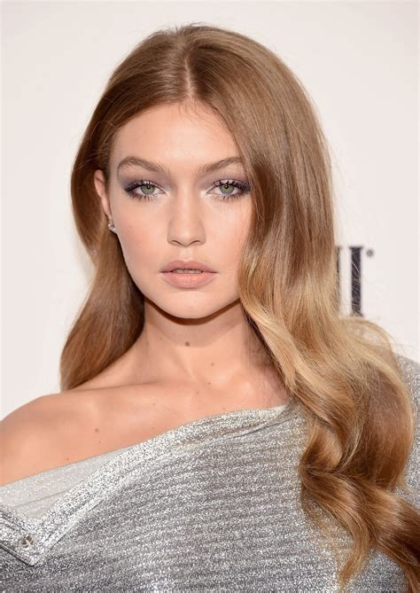 Gigi Hadids Best Red Carpet Beauty Looks Gigi Hadid Hair Honey