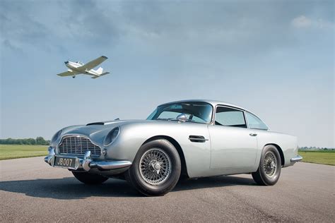 Classic Car Posters James Bonds Aston Martin Db5