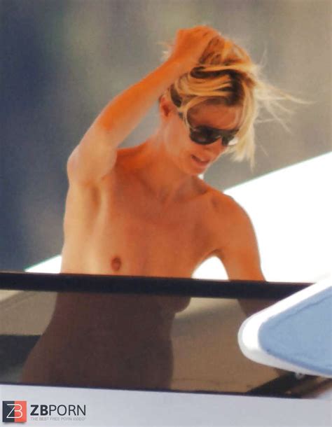 Heidi Klum Fresh Stripped To The Waist Sunbathing On A Yacht Zb Porn