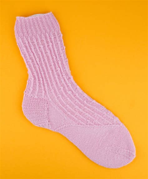 Schon ist die kleine aufmerksamkeit für euren bräutigam am hochzeitsmorgen fertig! Socken Lineal Zum Ausdrucken - Socken Lineal Zum Ausdrucken - Masche werden auf eine stricknadel ...
