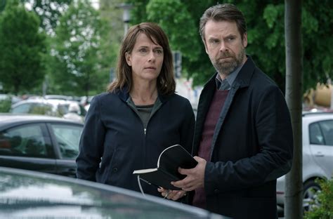 Der fahrer des unfallautos begeht fahrerflucht. Polizeiruf 110: Zehn Rosen - Tatort Fans