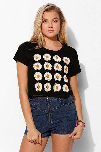 Truly Madly Deeply Daisy Cropped Tee Crop Tee Urban Outfitters Tees