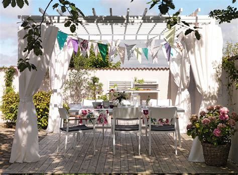 16 Beautiful Shabby Chic Deck Designs For A Whimsical Yard
